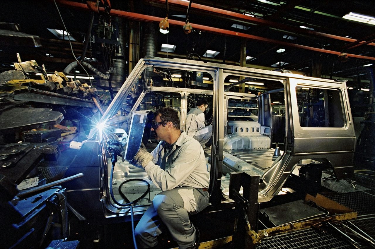 Mercedes Benz Renews G Class Contract