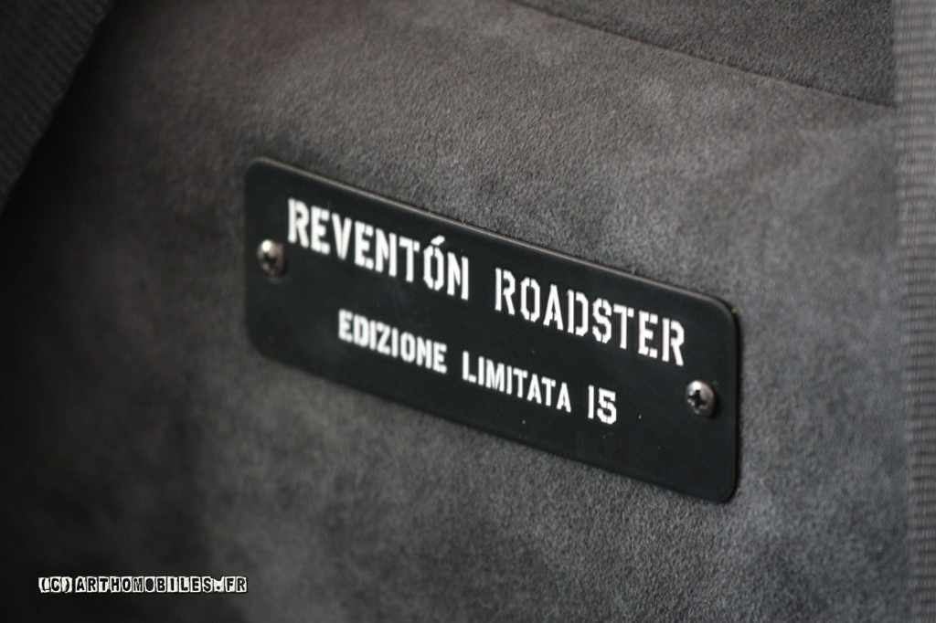 Reventon roadster badge picture