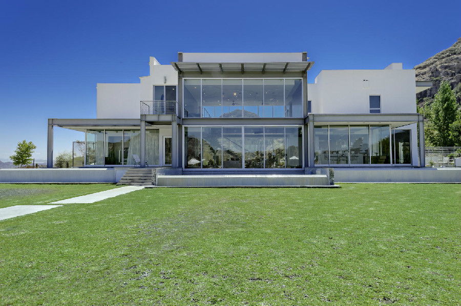 Luxury Real Estate - Malibu's Affordable Glass House